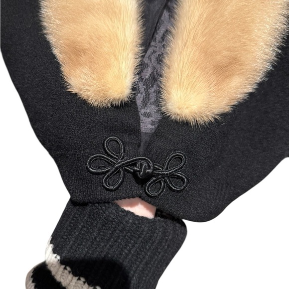 Vintage Black Sweater with Fur Collar - Picture 4 of 14